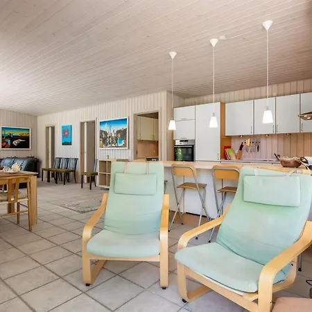 Dagny - 100m From The Sea By Interhome Feriehus Knebel